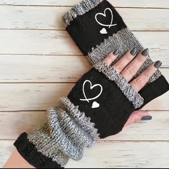 Heart Design Black and Gray Fingerless Gloves - Picture 1 of 1